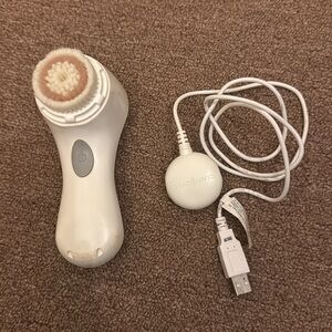 Clarisonic Mia 1 cleansing brush
